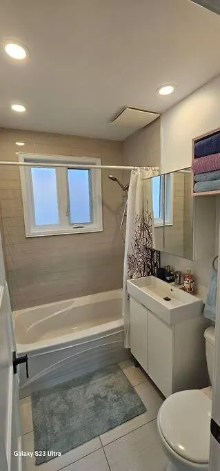 Spacious Bright Apt,Parking And Self Check-In Longueuil Apartment